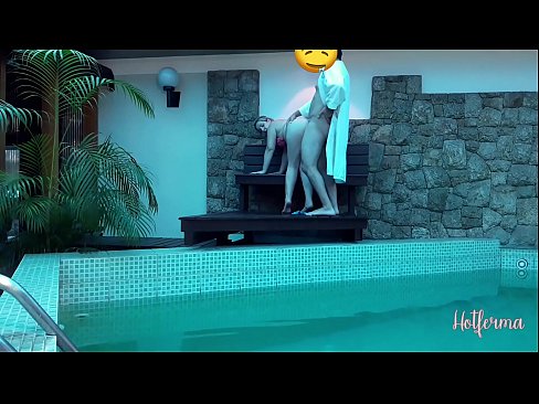 ❤️ Bòs envite sèvant nan pisin lan, men li pa t 'kapab reziste yon cho ❤❌ Porno nan ht.pornoklinge.ru